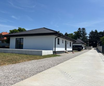 Na predaj novostavba – moderný bungalov v obci Podlužany