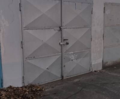 Garáž Teslová, Ružinov aj s pozemkom 