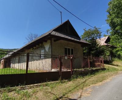Pôvodný vidiecky dom v obci Čelovce okres Veľký Krtíš.