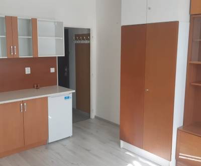 Prenájom garzónky, Topoľčany v centre