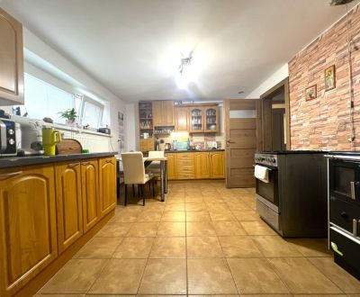 !! ZNÍŽENÁ CENA !!  Pekný čiastočne prerobený rod.dom, V. Chlievany.