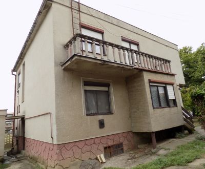 Viacgeneračný rodinný dom s garážou a záhradou v Tvrdošovciach