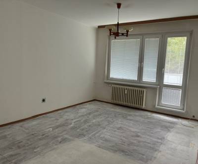 Predám 2 izbový byt Dubnica nad Váhom, pod Kaštieľom