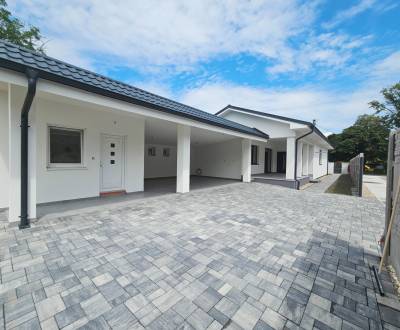 BUNGALOV S 2GARÁŽOU, KRYTOU TERASOU A LETNOU KUCHYŇOU 171m2, 677m2 poz