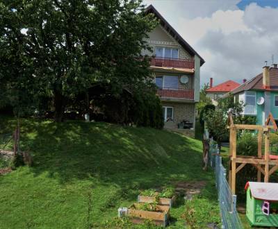 NA PREDAJ - Veľký rodinný dom v obci HROCHOŤ