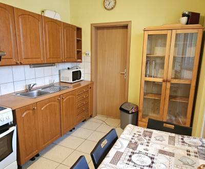 Predaj 3 izbový byt s lodžiou, ul. Medveďovej, Bratislava V. Petržalka