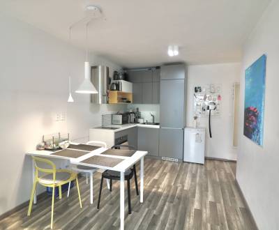 2-izbový byt s balkónom a parkovaním v Petržalke