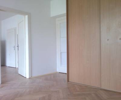 Prenájom 3,5 izb. byt, 116m2 s loggiou, Bratislava- Nové Mesto