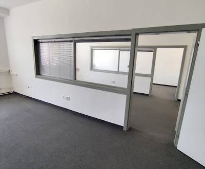 Trojkancelária - presklená v Nitre