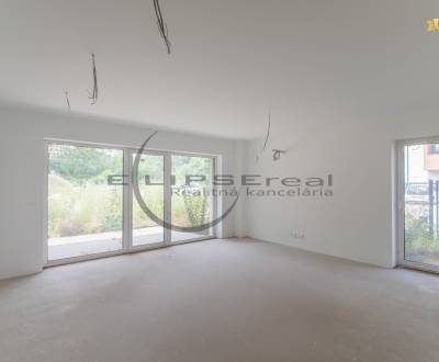 NA PREDAJ moderný 2-izbový byt so záhradou a parkovaním v Kostolišti