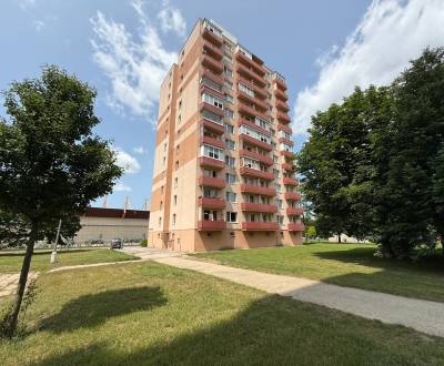 Reality Bičiar |  3-izbový byt s 2 balkónmi v top lokalite Trnavy 