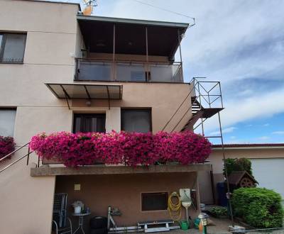 PREDAJ: Rodinný dom + 2x garáž, s pozemkom 591 m2 - Komárno