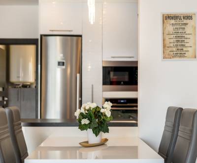 TICHÉ BÝVANIE - 3 izb. 71 m2 - 2x BALKÓN - 2x PARKING - Priehradná, BA