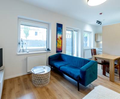 Krásny, dizajnový 1i byt 30m2, predzáhradka, parkovanie, MALÝ DUNAJ 