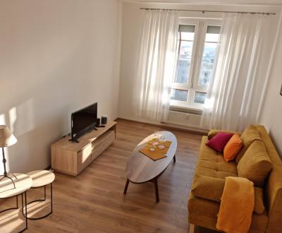 Školská ul. - prenájom 2 izbového bytu v centre mesta