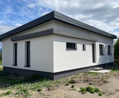 Moderný NOVÝ Dom pod Lesom blízko Mesta, so záhradou 800m2- 149.900€