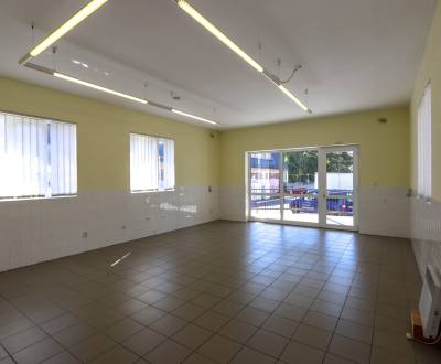 Exkluzívne na predaj polyfunkčná budova vo Vrbovom