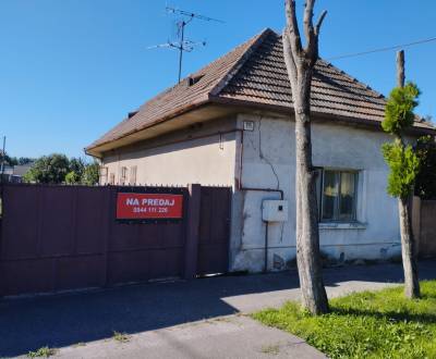 Starší dom neďaleko Slnečných jazier v obci Réca