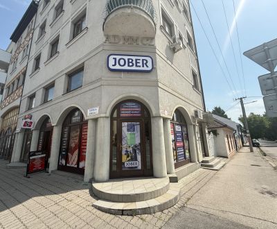 VÝBORNÁ LOKALITA! Na prenájom obchodný priestor Komárno