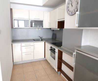 PREDAJ: 2i moderný byt, Mudroňova Piešťany