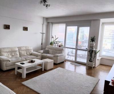 Štýlový  4 izbový  - terasa- lodžia , výťah v centre BA.