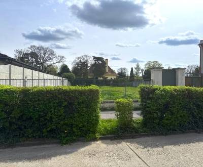 Priestranný pozemok pre rodinný dom na predaj – Sládkovičovo