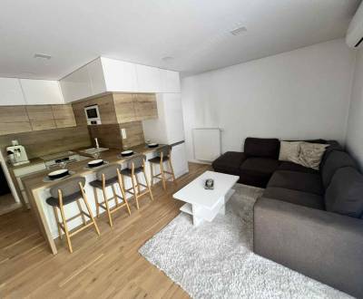 PREDAJ: 3 izbový luxusný byt s balkónom - Komárno