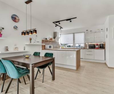 Predaj 4 izbový dom.100 m2, pozemok 208 m2, Štúrova ul, Stupava