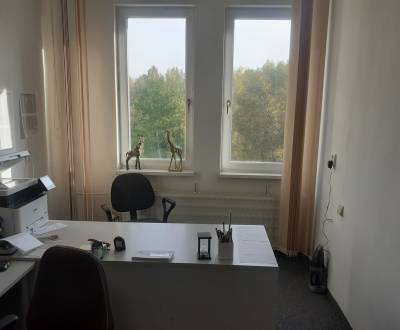 Kancelária 20 m2 (parkovanie v cene) na Studenej ul. pri Zl. pieskoch