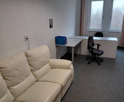 Kancelária 20 m2 (parkovanie v cene) na Studenej ul. pri Zl. pieskoch