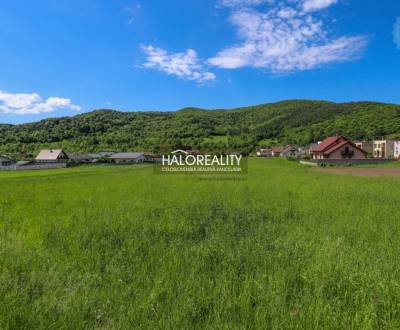 REZERVOVANÉ - Predaj, pozemok pre rodinný dom 908 m2...