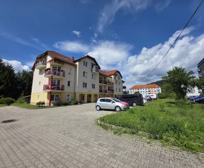 Predaj 4-izbového bytu s balkónom a dvomi parkovacími miestami