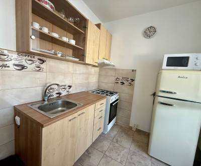EXKLUZÍVNE - Pekný 1i byt po rekonštrukcii 38m2, loggia, Na hlinách