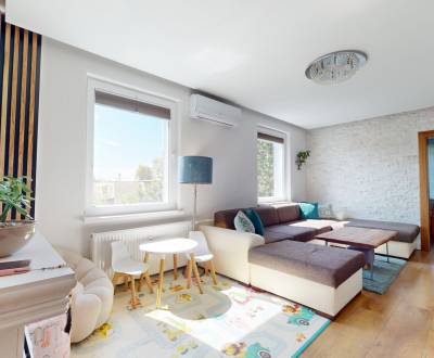 PREDAJ, 4-Izbový byt Slnečná,loggia a balkón Banská Bystrica