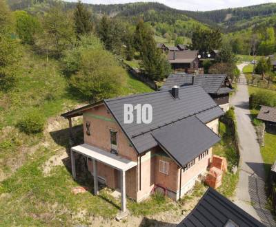 Rodinné sídlo na vidieku s pozemkom 1000m2.