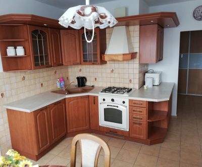 REZERVOVANÉ - Priestranný 4i byt 87m2, čiastočná rekonštrukcia, Cífer