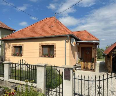 REZERVOVANÝ