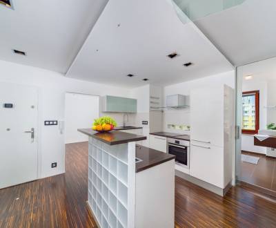 NOVÁ CENA, slnečný 3-izbový byt, loggia, výhľad, zeleň, Kramáre