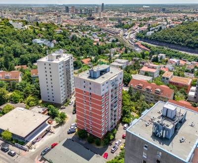 Slnečný 3-izbový byt, loggia, výhľad, zeleň, poloha, L.Dérera, Kramáre