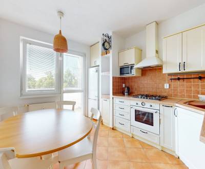 Pozrite si 3D OBHLIADKU,VEĽKÝ 4 i BYT po REKONŠTRUKCII v 8-POSCH. DOME