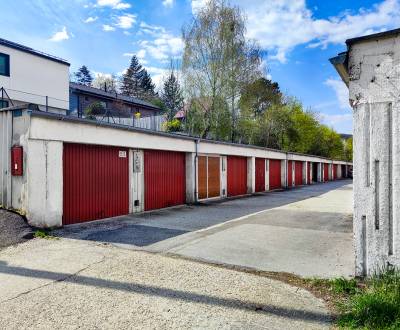 Murovaná garáž na Hanulovej ul. - Dúbravka