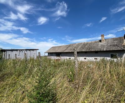 NA PREDAJ pozemok /1300m2/ so starým domom pri Komárne
