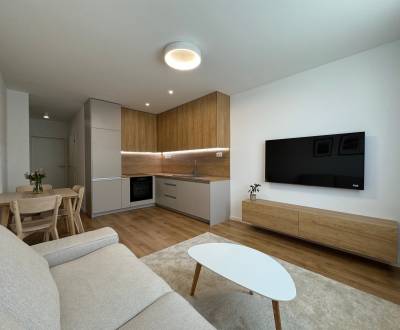 PRENÁJOM, 3 izbový byt na Námestí Slobody, Humenné