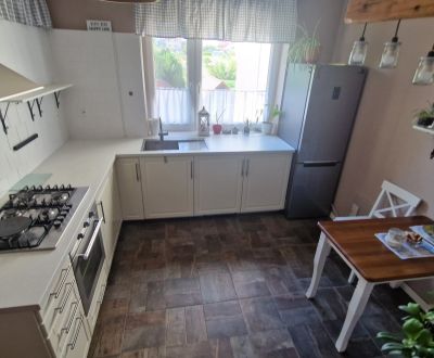 Predané: Priestranný 1 izbový byt z balkónom 50m2, Močenok