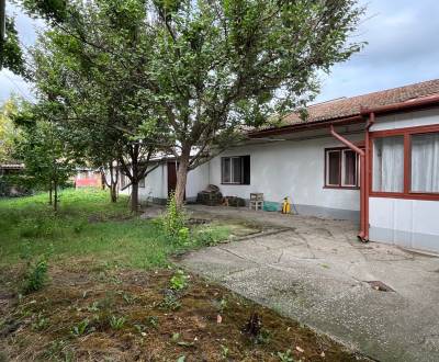 NA PREDAJ starší rodinný dom v tichej oblasti Komárna
