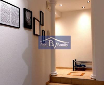 PRENAJATÉ - PRENÁJOM, BAŠTOVÁ, STARÉ MESTO - 2 IZBOVÝ BYT 