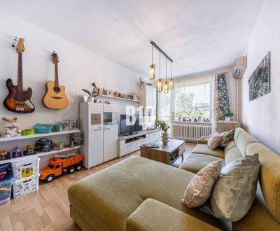 REZERVOVANÉ - 2 IZBOVÝ BYT NA SÚHVEZDNEJ PRIPRAVENÝ NA NASŤAHOVANIE SA