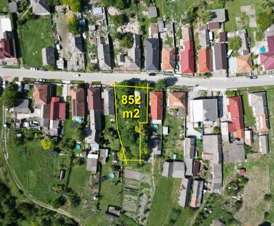 NA PREDAJ STARÝ RODINNÝ DOM NA POZEMKU S ROZLOHOU 852 m2, HOLIARE