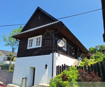 Tradičná drevenica pripravená pre chalupárov, na pozemku s krásnymi vý