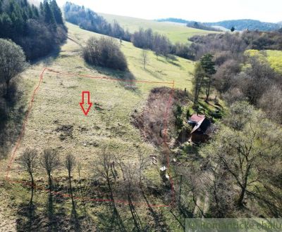 Väčší stavebný pozemok v tichom horskom prostredí pod horou nad obcou 